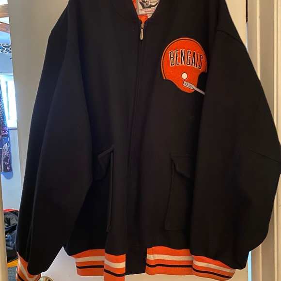 Man’s coat,worn - Picture 6 of 8